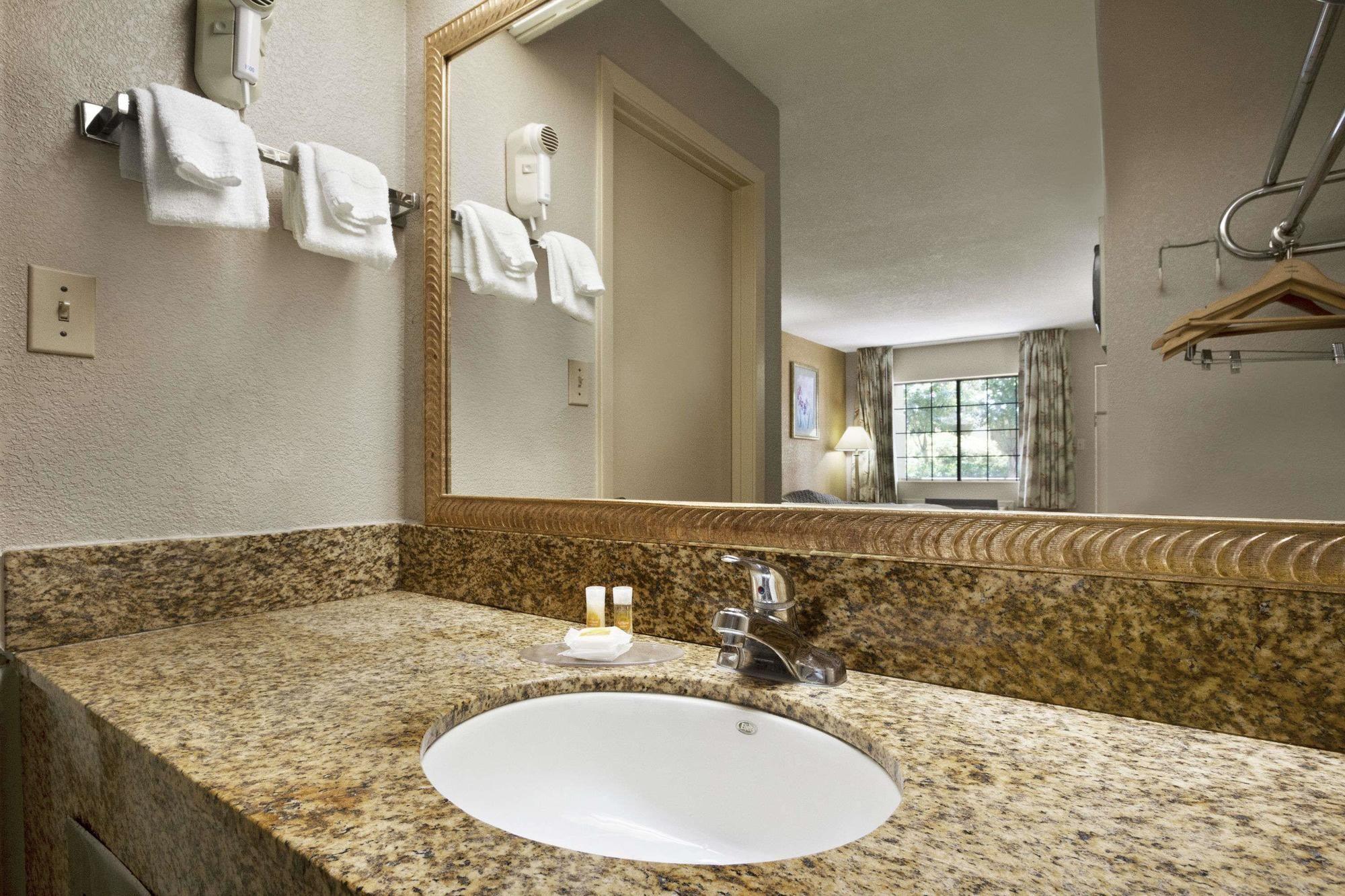Days Inn By Wyndham Southaven Ms Buitenkant foto